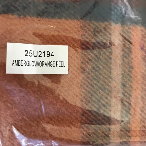 Ruggine Chic Soft Amberglow Plaid Fringe Accent Ruana - Picture 13 of 13